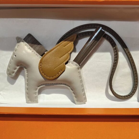 Leather Horse keychain - Picture 6 of 7